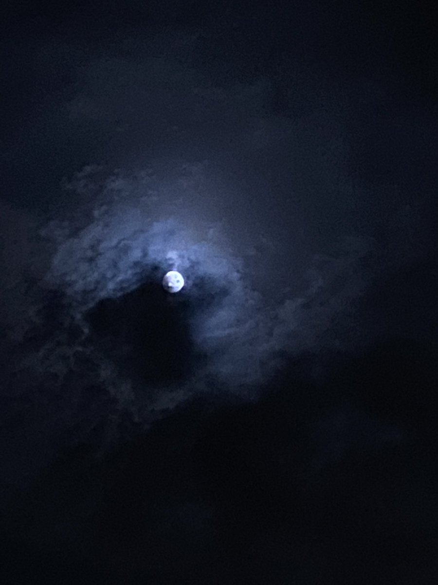 القمر بعدستي