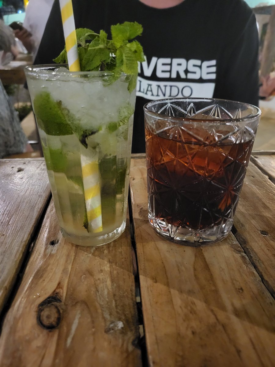 LauraOsborne5's tweet photo. @GodolphinSid  Classic Mojito and Negroni #Spanishsunset #islandlife https://t.co/gFbsW3Kp3A