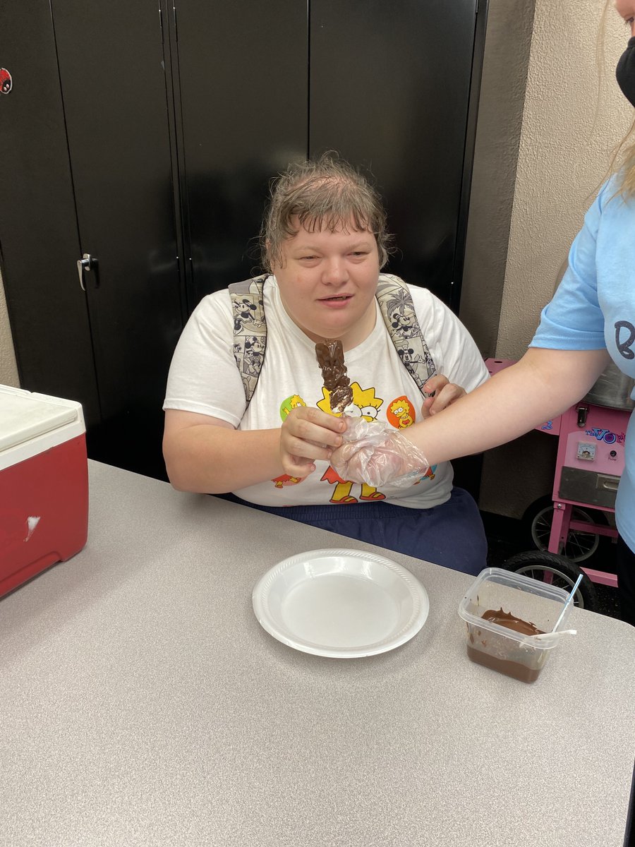 EastersealsCSEO's tweet photo. It's Christmas in July!!

All month our Chillicothe Adult Day Program friends are doing fun activities centered around Christmas.

Today they made marshmallow snowmen. How'd they do!?

 #Easterseals #inclusive #disabilitysupport #nonprofit #inclusion #christmasinjuly https://t.co/kY1CnyWEFn