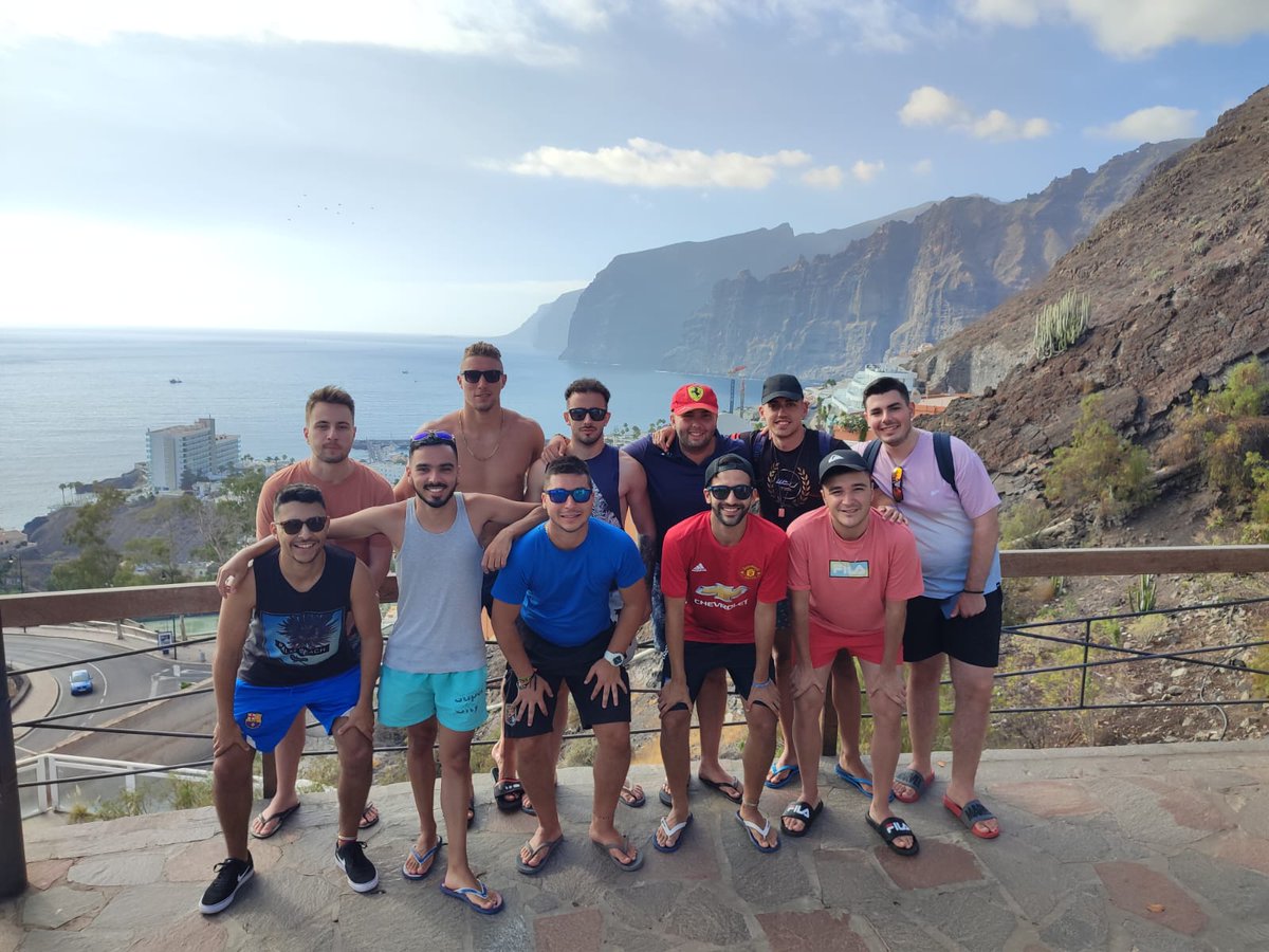 Dicen que los amigos son esa familia que uno decide escoger a lo largo de la vida..

Hemos creado campeonatos, equipos y logrado cosas increíbles, pero si ponemos la vista atrás, nuestra mayor victoria, es la pedazo de comunidad que juntos hemos construido.

#NoSonSoloCarreras ❤