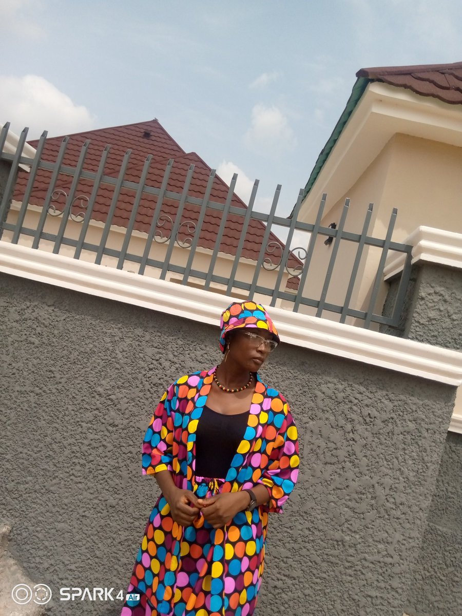 It was an instant drooling moment for me, when I saw this colorful fabric, sitting pretty at the vendor's shop. Then, I bought it and made a 3-piece out of it. 
Matching kimono, bucket hat, skirt and, a trouser that I barely have had time to rock.

#RJseams #fashion #Abujatailor