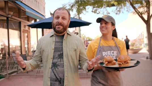 Golden Chick is having another amazing year and we're proud our work has played a role in that success. Check out the numbers and take a peek at the campaign refresh we recently produced to help the brand keep growing.

hubs.la/Q01gGRKl0