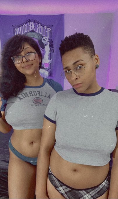 Y&rsquo;all want a new PH video?🤔 https://t.co/HLAio3mA3p<a href="/tag/couplekissing"class="tags"><span>#couplekissing</span></a>