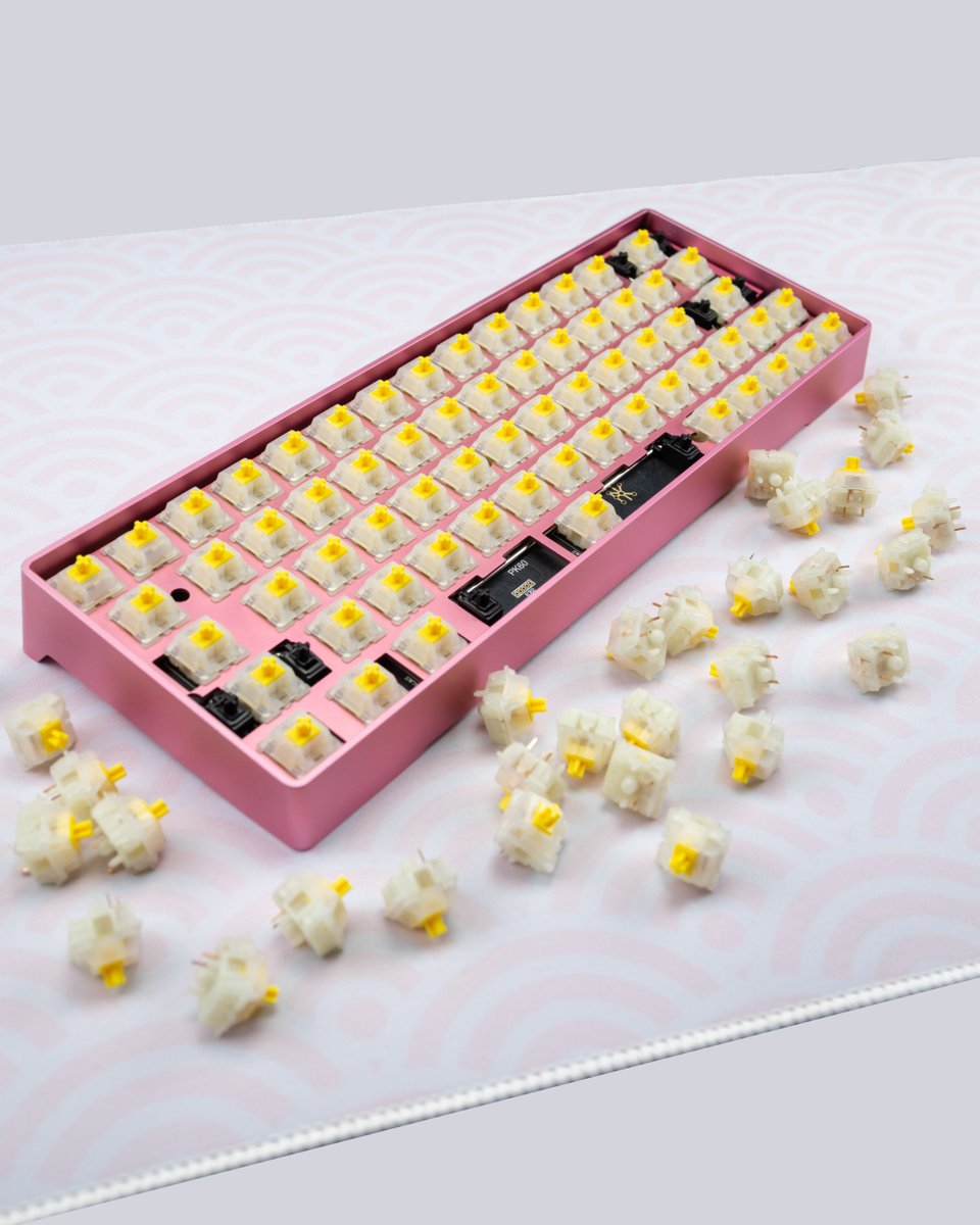 ParamountKeeb's tweet photo. A pink lemonade mix of colors with our Baka 60 kit in the sakura colorway with Gateron Milky Pros in yellow https://t.co/ndmOn2PbwY