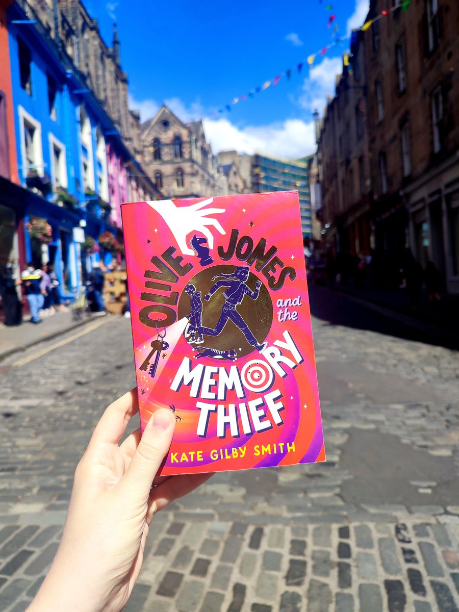 I have four signed copies of my new middle grade spy-fi novel 'Olive Jones and the Memory Thief' to give away to teachers and librarians! 🎯🎯🎯

Four winners will be chosen. To enter, retweet, like and comment below by Friday 15th July 2022 at 5pm. UK only. #edutwitter