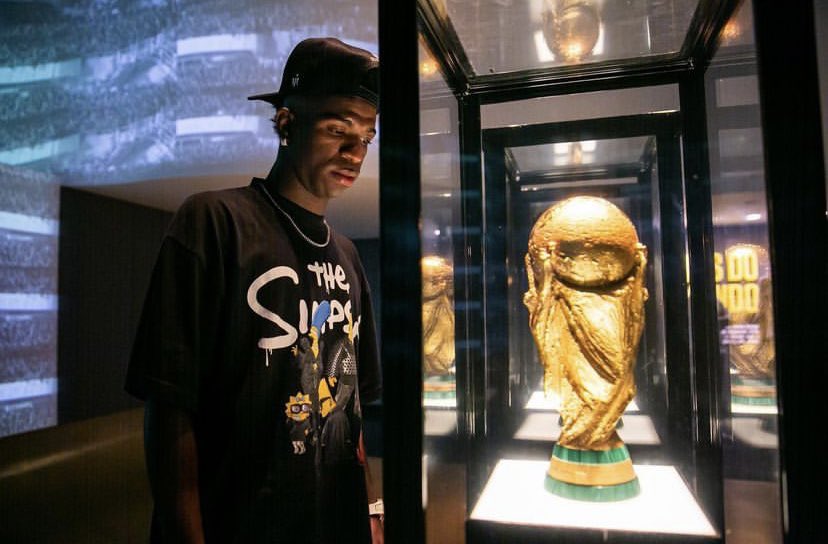 vinijr's tweet photo. 22 anos em 2022! Em busca do nosso maior sonho 🇧🇷! Obrigado a todos pelo carinho e mensagens! Estão no meu coração 🤍 https://t.co/9bEckZhM5G