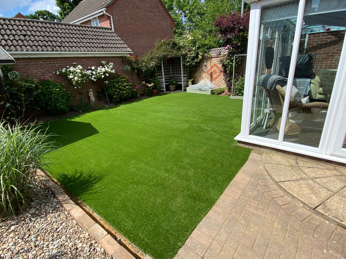 Grosvenorgrass's tweet photo. Sprowston, Norwich. 

Front &amp; Back 
28mm Sandhill Artificial Grass🌿
Mercury UV Resin Bound @TheResinMill 🏡 https://t.co/GeL3q93sun