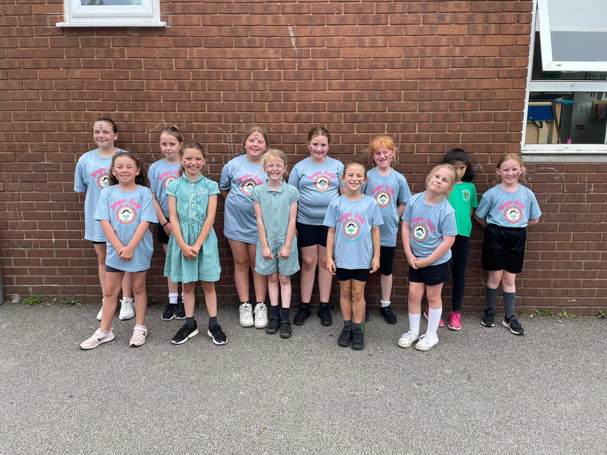 WoodchurchCofE's tweet photo. A huge well done to our Mini Mermaids who completed their final 5k run today. You all absolutely smashed it. Well done all and thanks to Annabel @FullOfBeansFit for your help
#minimermaids #thisgirlcan https://t.co/hsqgiJb6As