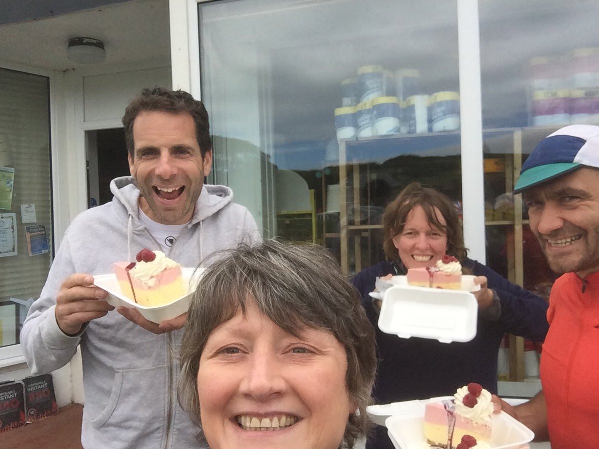 MuneroyFrannsam's tweet photo. Delighted to welcome @MrMarkBeaumont @jennygrahamis @reizkultur @CheckTommy for lunch and a slither of cake 🍰 when cycling around kintyre @ExploreKintyre @VisitScotland @wildaboutargyll 🚴🚴🏻‍♂️🚴🏻‍♀️ #explorecake https://t.co/68dMdzpuEA