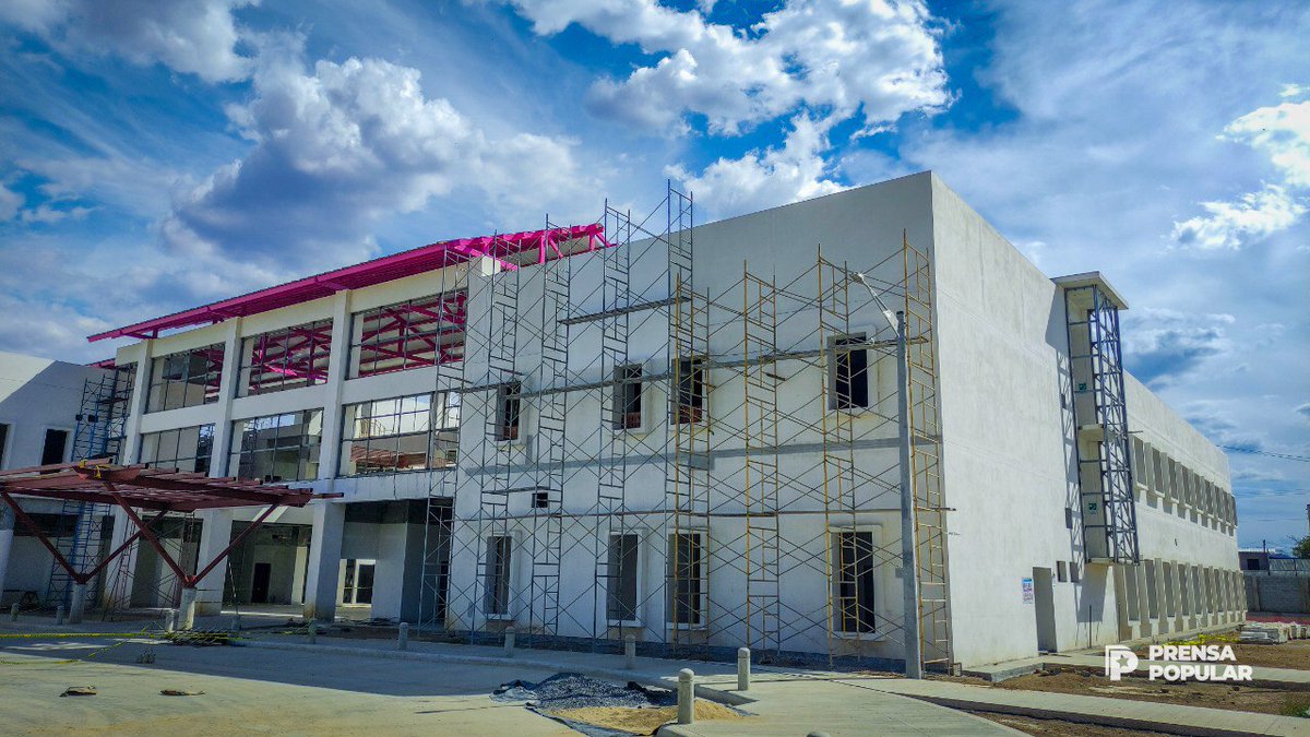 PrensaPopulr's tweet photo. 1/2 #Fotos📸 del avance de la construcción del nuevo hospital de referencia Regional en el municipio de Ocotal, departamento de Nueva Segovia, con una inversion de 72 millones de dólares. 🇳🇮✊🏻🏥🏗👷🏻‍♂️🔴⚫

#4319FuerzaDeVictorias 
#Nicaragua https://t.co/wVwnCShke7