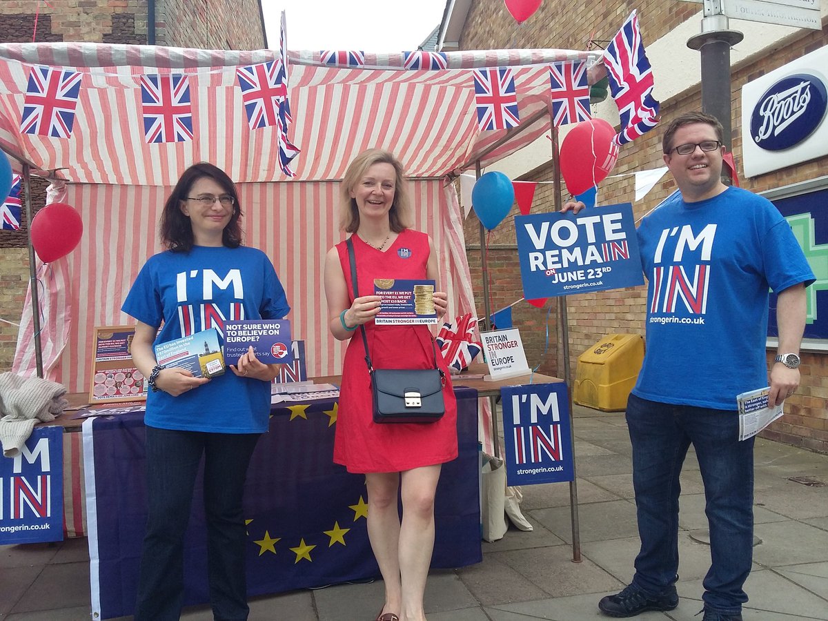 EdwardTHardy's tweet image. Jacob Rees-Mogg on Liz Truss: "I think she's as strong a Brexiteer as either of us" 

Nadine Dorries on Liz Truss: "She's probably a stronger Brexiteer than both of us" 

Here's a photo of Liz Truss from the Brexit referendum campaign: