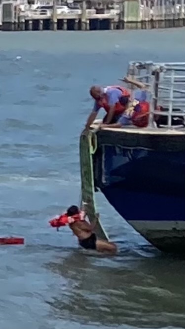 ridetheferry's tweet photo. We are so proud of the NY Waterway captains and crews that leapt into action today to rescue boaters following the maritime accident in the Hudson. Their training and professionalism saved lives, as they have countless times before. https://t.co/dZ2I3or5aG