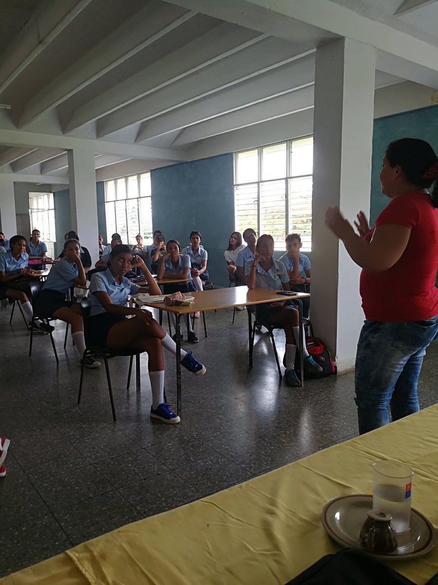 Intercambio con la <a href="/FeemPinera/">FEEM-PINERA</a> del IPVCE América Lavadi, el IPU Celia Sánchez sobre el proceso de ingreso a la Educación Superior. La <a href="/uij_jmo/">Universidad JMO</a> y #EducacionIsladelaJuventud enfatizan en la preparación sistemática de los estudiantes. #IsladelaJuventud <a href="/CubaMined/">MINED</a> <a href="/elsa_ena/">Ena Elsa Velázquez Cobiella</a>