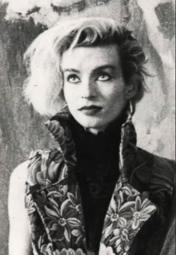 alain_patrick's tweet photo. Wooow! A Beate Bartel, personagem essencial da cena punk e eletrônica alemã dos 80, topou ser entrevistada para o meu livro! <3 #ElectronicStandards #LiaisonsDangereuses #ManiaD #CHBB #80sUndergroundn https://t.co/2IK0D7KCNH