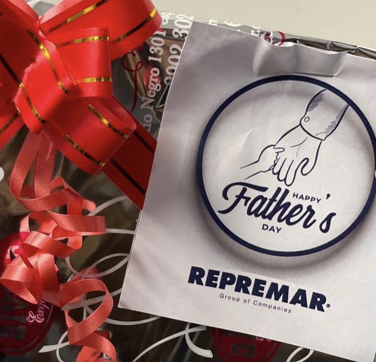 ¡Feliz día a todos los padres! 🥳

#GrupoRepremar extiende su saludo a todos los papás y desea que hayan disfrutado a pleno de su día especial 🙌🏼

#repremarlogistics
#diadelpadre

instagram.com/p/Cf5IK8Gp-3r/…