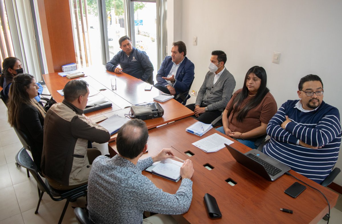 FarmasolEp's tweet photo. #Tarqui |  📍La articulación y coordinación interinstitucional es oportuna para emprender acciones de mejora de la gestión y servicios con el Gad Parroquial de Tarqui.
.
.
.
@pedropalaciosu
@MunicipioCuenca 
@PenafielBAndres 
@TarquiGAD https://t.co/rfDWf0nVUh