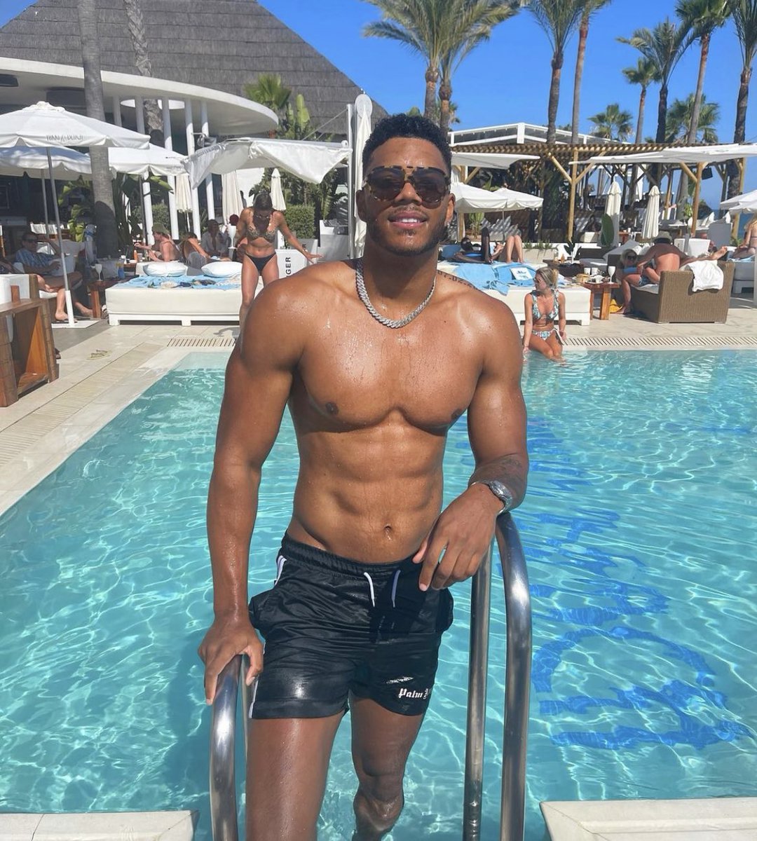 As Theo would say - “If Paige really liked Jacques she should go as well really” #LoveIsland