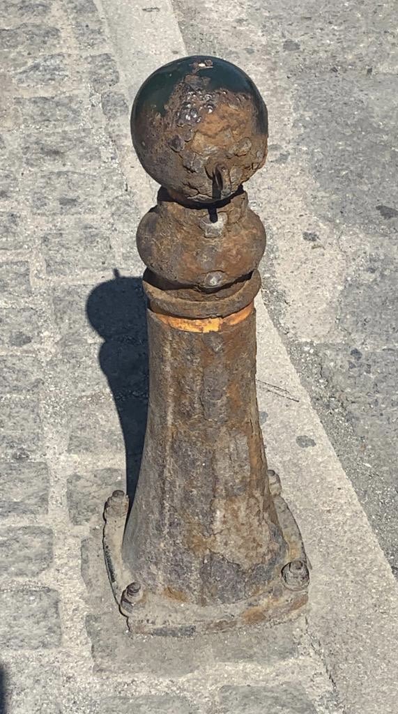 TerencePerrin's tweet photo. @WorldBollard what a beauty in Heraklion harbour, Crete - gorgeous!#WorldBollardAssociation https://t.co/sSlfP8EYhM