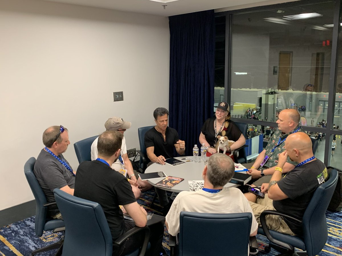 Want a private experience like this one with John Romita Jr at Terrificon?  

Go to our FB Group for details or fill out this form to reserve a spot!  

forms.gle/qFa6Zv4aPNk87F…

#4cccomics #johnromitajr