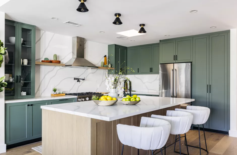 AmandaP23746407's tweet photo. Kitchen islands are the ultimate form of luxury! Not only are they unique, but they will undoubtedly catch the eye of all your guests! Check out 62 Kitchen Island Ideas You'll Want to Copy. 👉https://t.co/I4x7s9EfP7 

📷: @mydomaine  
#Interiordecor #Interiordesign #kitchendecor https://t.co/OxQfOzL0sn
