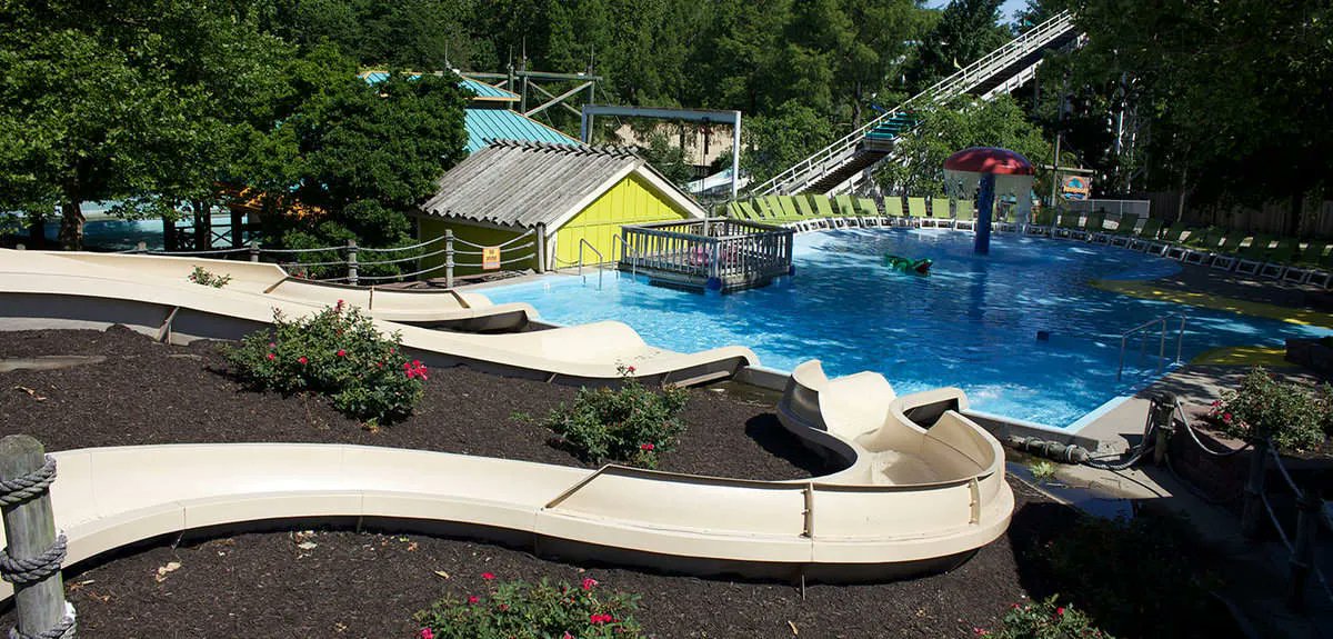 InsideTheMagic's tweet photo. Young Girl Dies After Being Found Unresponsive at Water Park
https://t.co/6JUrZV8Jk7
#ThemePark #Theme #Park #CedarFair #OceansofFun #waterpark https://t.co/8cymi7FTdq