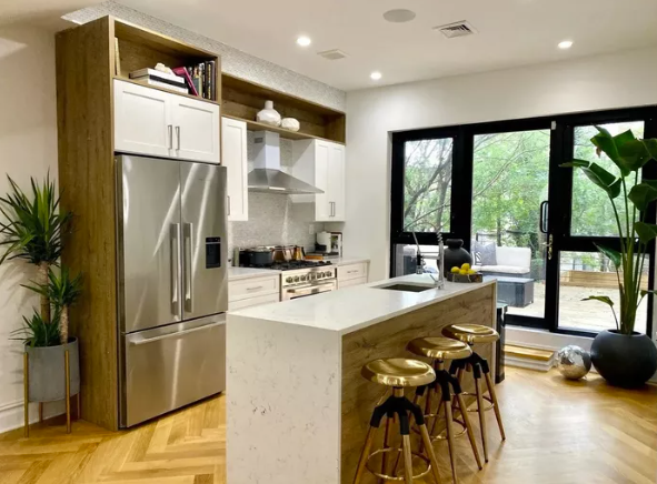 AmandaP23746407's tweet photo. Kitchen islands are the ultimate form of luxury! Not only are they unique, but they will undoubtedly catch the eye of all your guests! Check out 62 Kitchen Island Ideas You'll Want to Copy. 👉https://t.co/I4x7s9EfP7 

📷: @mydomaine  
#Interiordecor #Interiordesign #kitchendecor https://t.co/OxQfOzL0sn