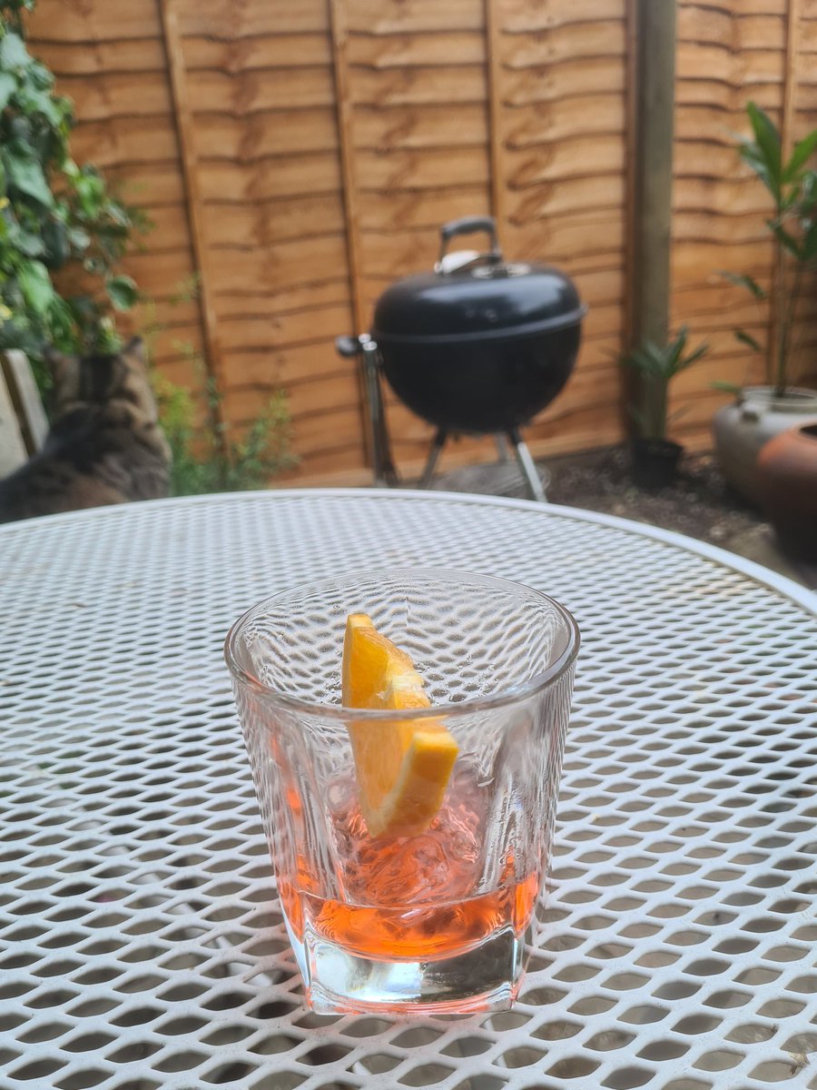 30 degs baby! 🍹☀️ 
<a href="/doppelganger_ap/">Doppelgänger Aperitivo</a>