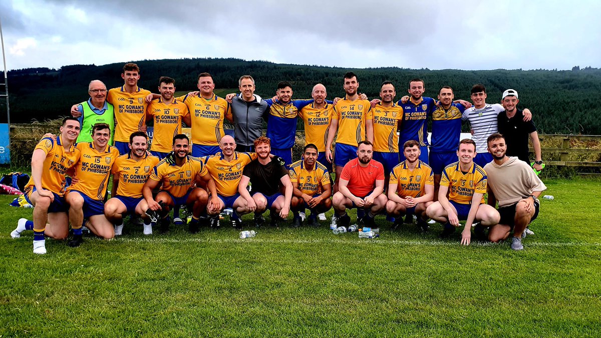 clgNaFianna's tweet photo. Well done to our J8 football team who tonight got promoted to Division 7 💛💙

Congrats to the players and management! Best of luck to @StarsofErinGAA in the playoff! https://t.co/gCkCcyo5Yq