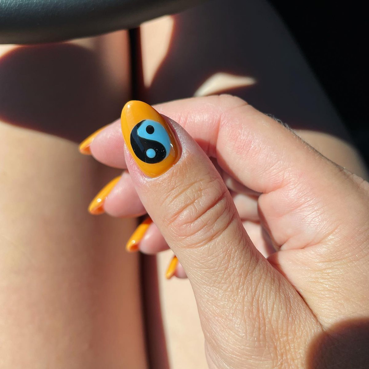 GelishPro's tweet photo. #LetsDoAMakeover and #TotalBetty pair together like yin and yang โฏ๐งก๐ How pretty is this mani by @alyssanailtech โจ #GelishProfessional #MakeThemGelish #gelishofficial #yinyang #nailart #nailstagram #nailfeed #nailitdaily #nailtech #nailsalon #orangenails #blue #cute #funny https://t.co/v4b05qQtOb