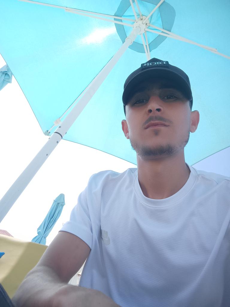 كل شيء يفنى ،عدا الأعمال الصالحة ،فهي ملازمة لك في الحياة وبعد الموت♥️💎