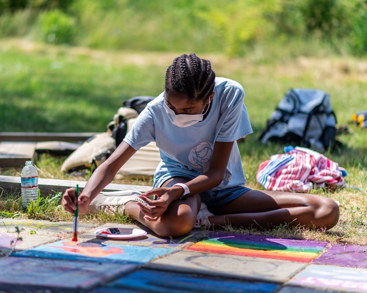BostonBeyond's tweet photo. During National #SummerLearningWeek, our students are learning at @CampHarborView, @crossroads4kids, @PiersPark, and more! Our 200+ programs use the #CityAsAClassroom to empower students to prepare for tomorrow’s opportunities. #5thQuarterLearning #BostonSummerLearning https://t.co/GowloKc5Zt