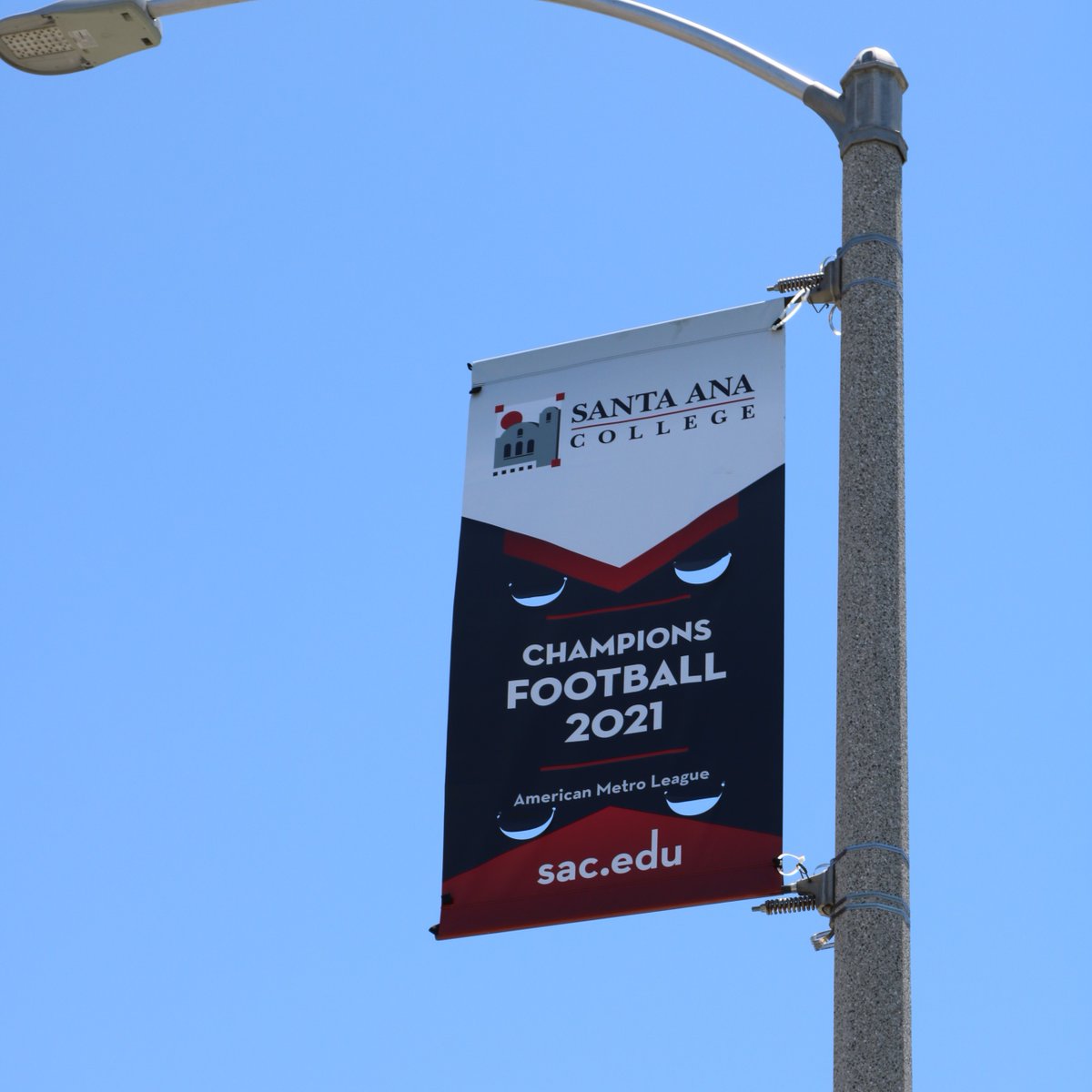 Hey <a href="/SACDons/">SAC Dons</a> how you liking the new banners?  #SantaAna #GoDons #BristolStreet