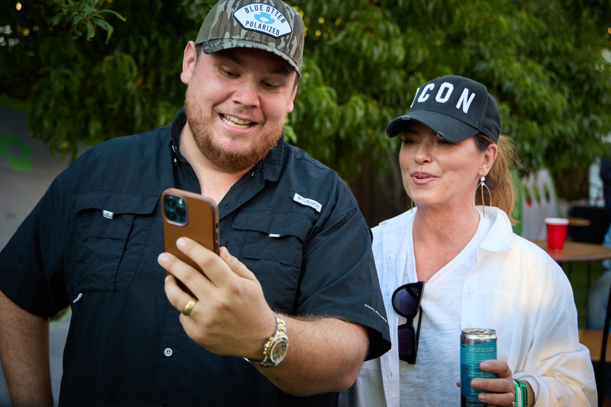 What memes do you think we were laughing at? 😂👇
<a href="/lukecombs/">Luke Combs 🎤</a>