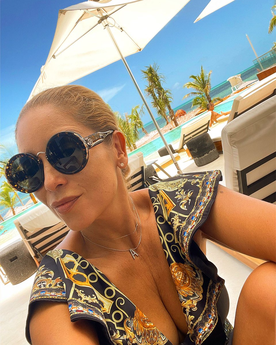 AnitaHernandez_'s tweet photo. #SLSCancun Summer vibes 🥂 https://t.co/kIhZurwDNR