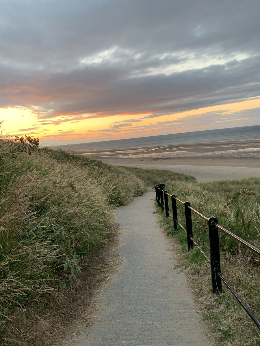 jaq421's tweet photo. Sunset #marske the night before we start our #bucketlost challenge . @HDA_tweeting #sybilontour @TheAlinker raising awareness of #huntingtonsdisease https://t.co/8UW2bSHBwP