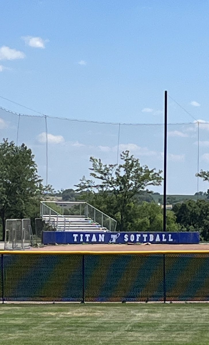 New netting system and backstop pads!  Getting closer to opening day for ⁦<a href="/PLSTitansSB/">Titan Softball</a>⁩ !!