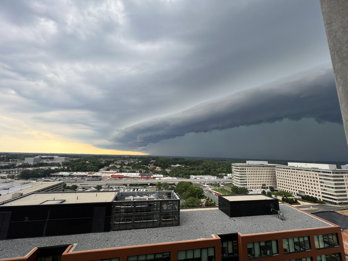 Coming into Tysons Corner. 

@caitlinrothfox5 @7NewsAlex @fox5dc  @7NewsDC @foxweather @Brian7NewsDC