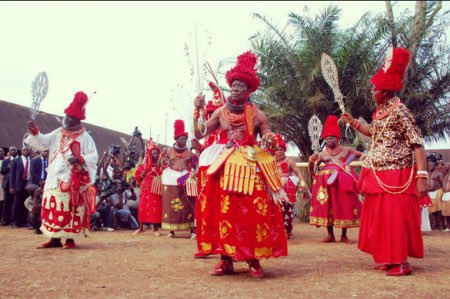 EdoCommunity_'s tweet photo. 1. Igue and Ewere Festivals. 
Igue and Ewere festivals which are perhaps the most colourful and crowd- pulling festivals in among the Edos are combination of various festivals. Each of the events is connected with past Obas around whom Edo customs and traditions are woven. https://t.co/IZIuULVLYQ