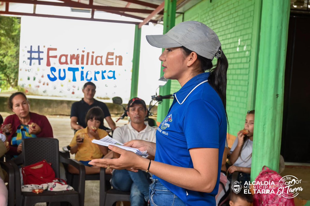 AlcaldiaElTarra's tweet photo. #ConAmorPorElTarra 🌳💚 | La Secretaria de Desarrollo Social y Comunitario realizó Capacitación en Extensión Agropecuaria al comité de mujeres de la vereda #Km84 en temas de producción ecológica de producción de abonos orgánicos para la implementación de las huerta caseras. https://t.co/PJsHO6L9kM
