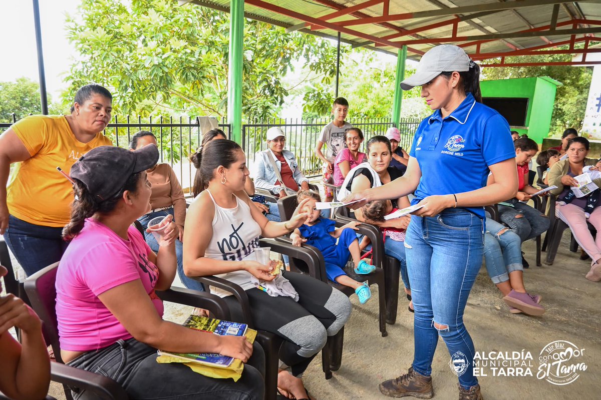 AlcaldiaElTarra's tweet photo. #ConAmorPorElTarra 🌳💚 | La Secretaria de Desarrollo Social y Comunitario realizó Capacitación en Extensión Agropecuaria al comité de mujeres de la vereda #Km84 en temas de producción ecológica de producción de abonos orgánicos para la implementación de las huerta caseras. https://t.co/PJsHO6L9kM