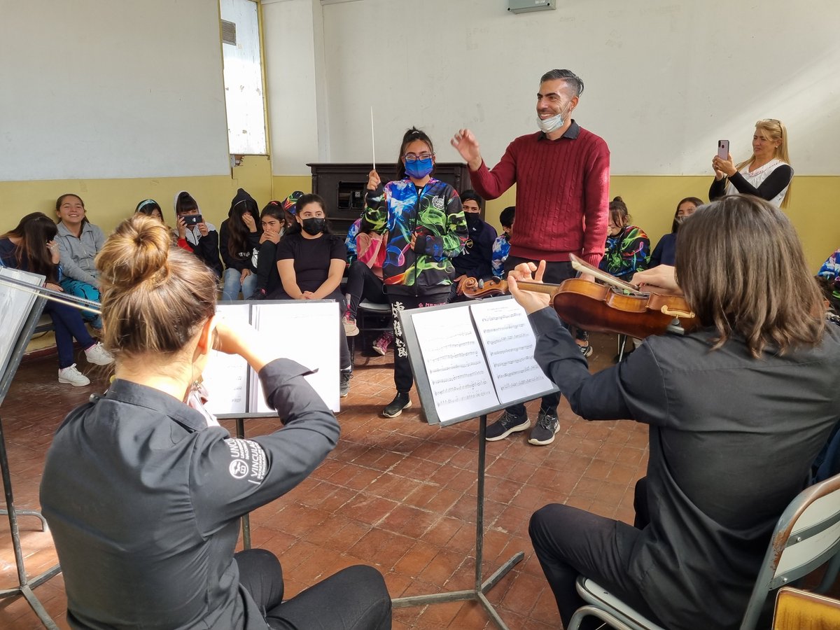 👉El programa articuló a docentes y alumnos de la cátedra de Práctica de la Enseñanza de la <a href="/FAD_UNCUYO/">Facultad de Artes y Diseño UNCuyo</a> ; #OrquestaSinfónica, organismo de la @SEVUNCuyo  e Instituciones de Nivel Secundario de la <a href="/uncuyo/">UNCUYO</a> y escuelas de la provincia y privadas.👈