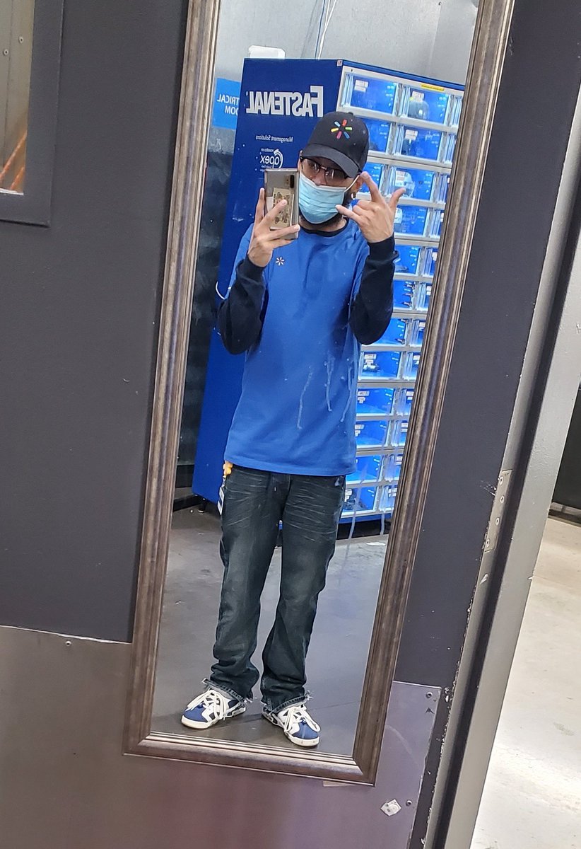 getitoftheDOGe's tweet photo. #WalmartDrip #NikeWalmartshirt #Jordan6s #SeaHawks #Sumsung #galaxynote20ultra (How you a 10 but dont have any Walmart Drip)... #lovemyjob @Walmart @WalmartWorld @Nike @SparkShop2 https://t.co/WzDQu4dK5q