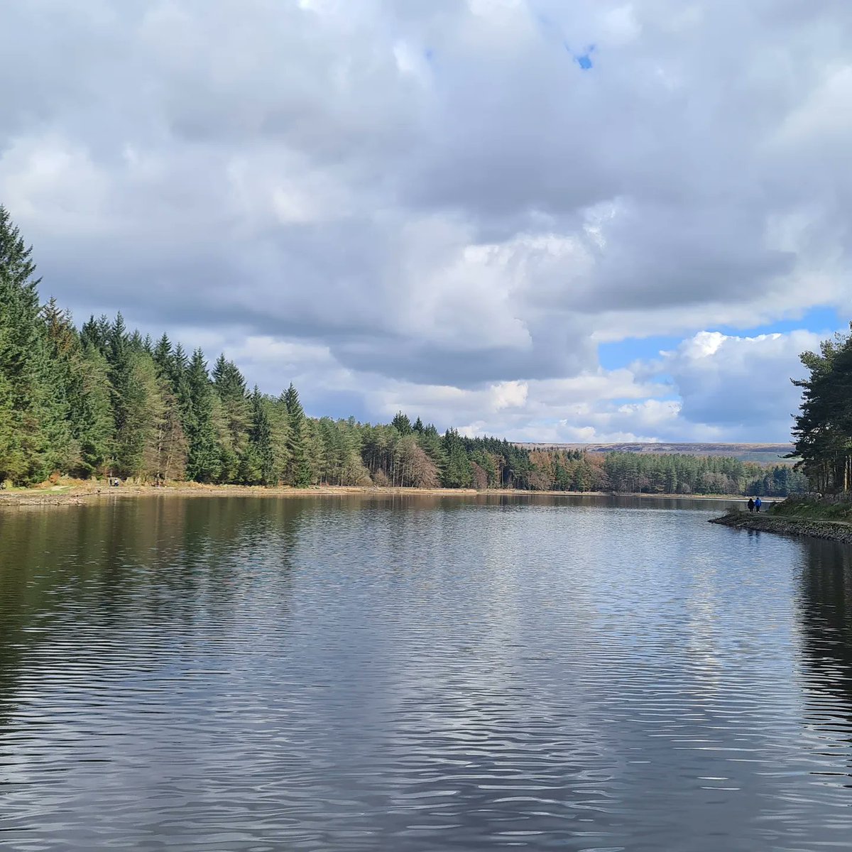 Crowie92's tweet photo. Entwistle reservoir is definitely one of my favourite local walks 🥾 #entwistlereservoir #lancashire #walking https://t.co/gl9gb3qx4n