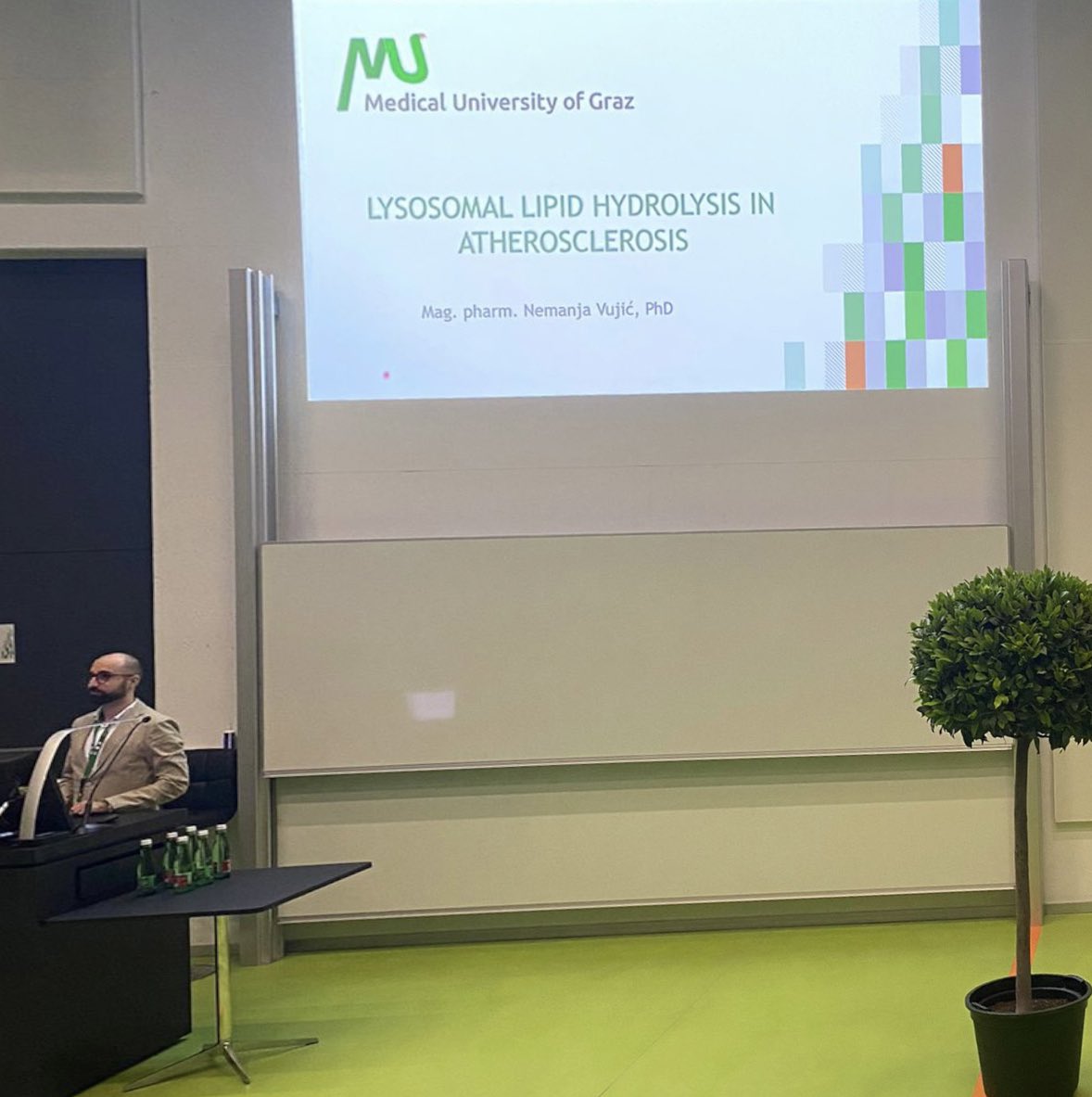 Great talk by Nemanja Vujić at the international symposium #ageing across #species <a href="/MedUniGraz/">Med Uni Graz</a> 👏