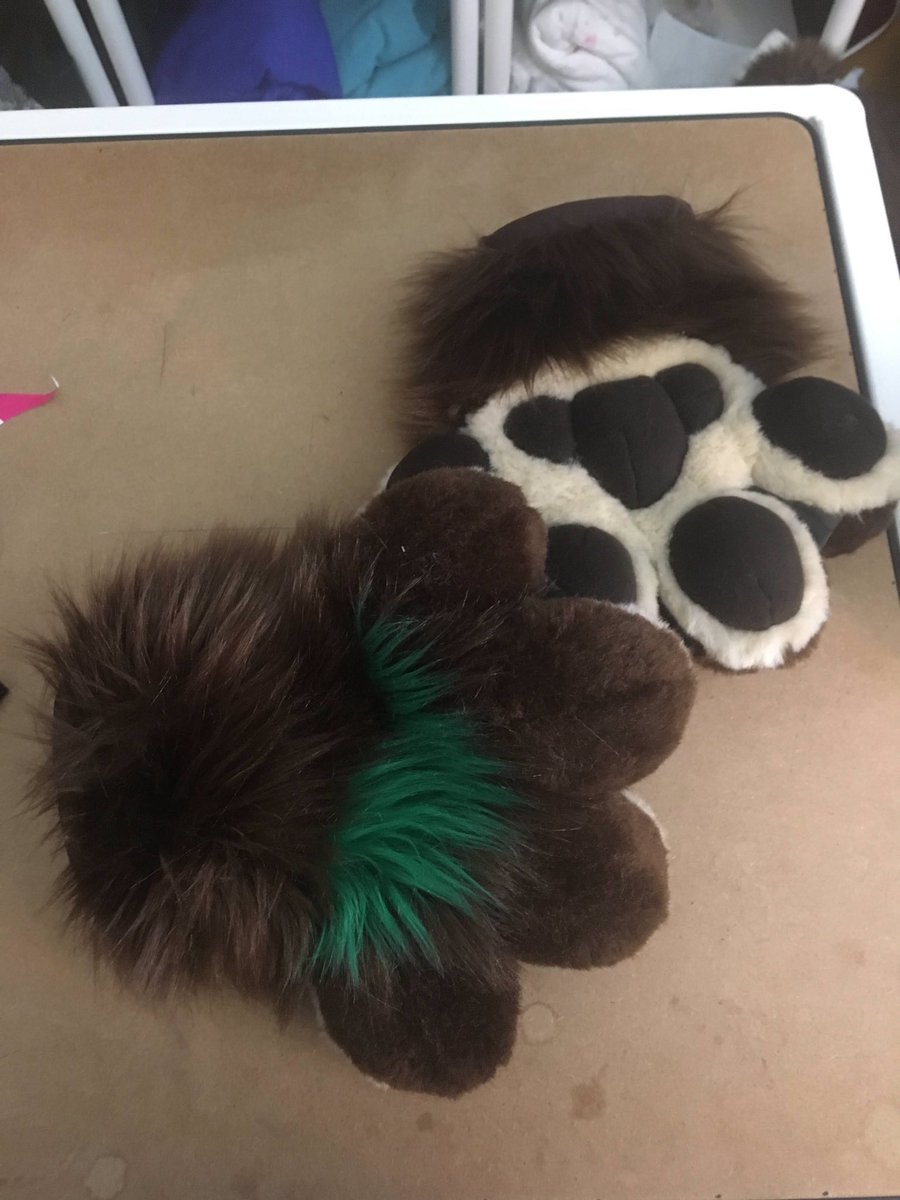 QuesCostumes's tweet photo. Looking for a client for discounted hand paws! 200 USD for a pair, shipping to domestic states included

(Amount may go up if i don't have color in stock)

/c https://t.co/lkL8USfG0d