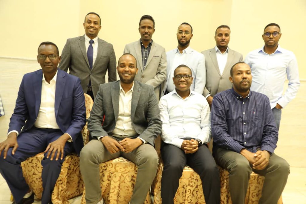 Waxaan kaga mahadcelinayaa asxaabteyda sharafta leh ee aan in muddo ah isku fasalka ahayn <a href="/SIMADUniversity/">SIMAD University</a> casho sharafta ay caawa ii sameeyeen.

Saaxiibayaal waad mahadsan tihiin. Sharaf ayaad leeyihiin.