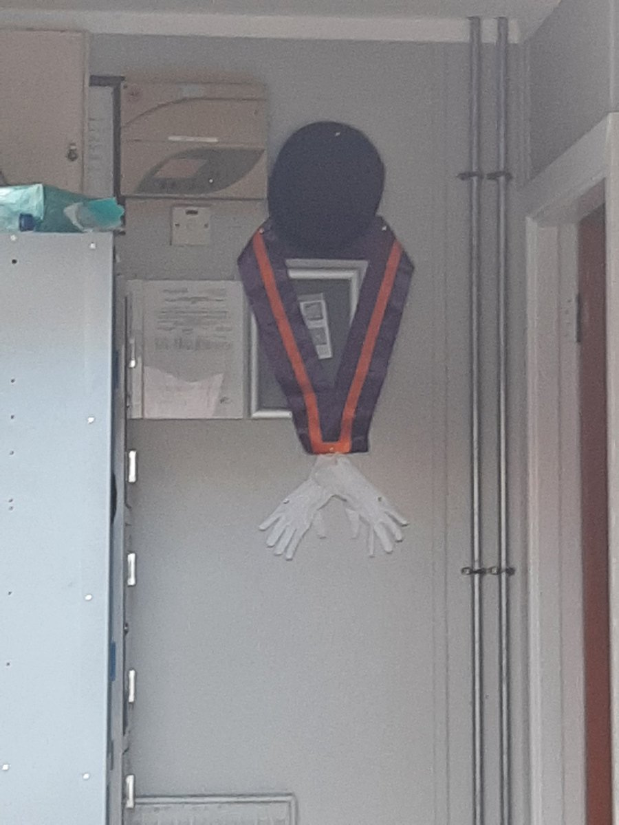Richmcbhoy's tweet photo. @HSELive I would love to hear what the HSE and anyone associated with Saint Lukes hospital in Kilkenny thinks about this. The "uniform" was displayed on hospital grounds with the door left open. I asked security to do something and they agreed to close the door..The note followed https://t.co/CpoEaqx2Be