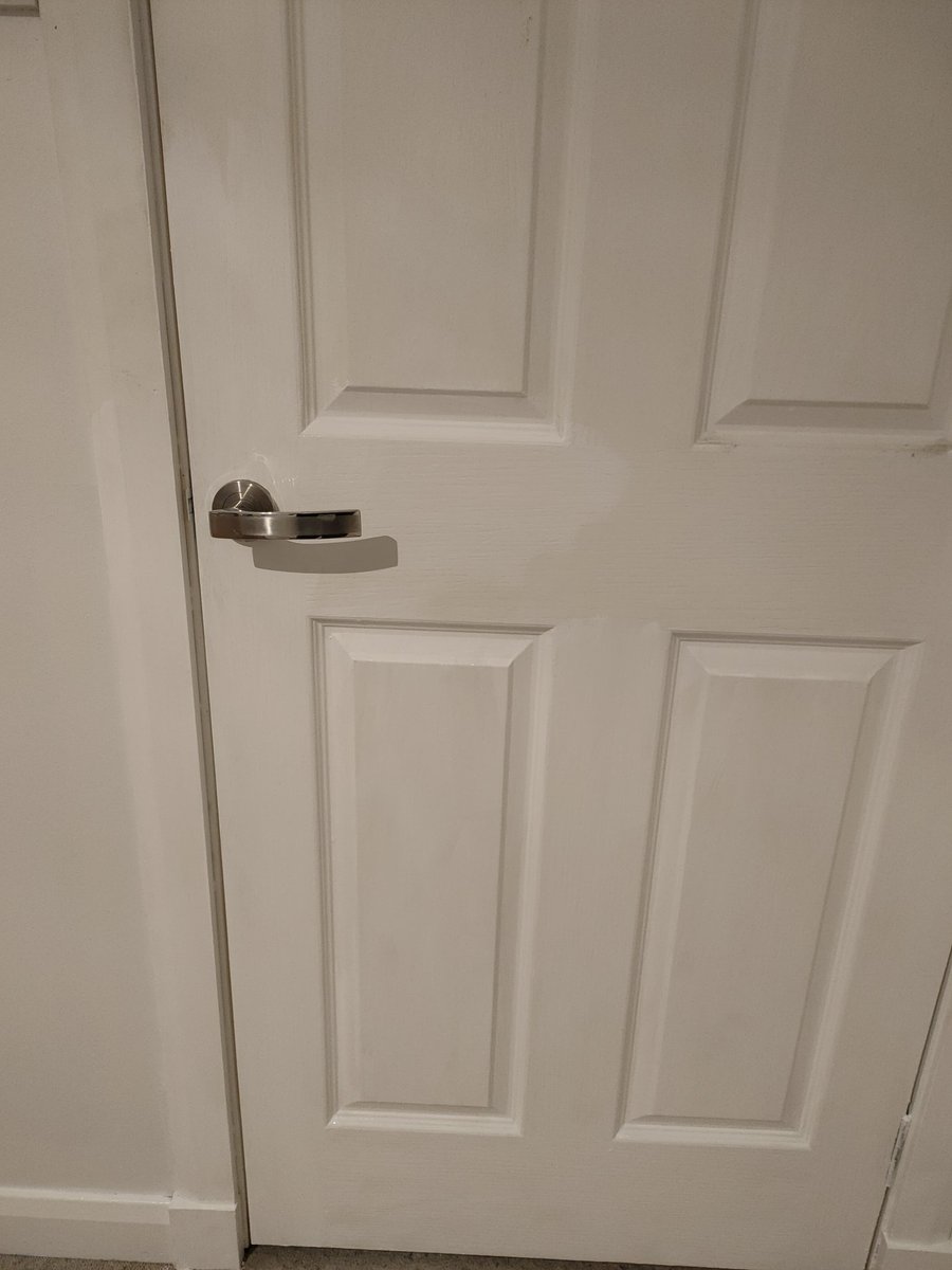 Nothing more satisfying than painting brilliant white satin on to horribly yellowed doors 🤢☺️