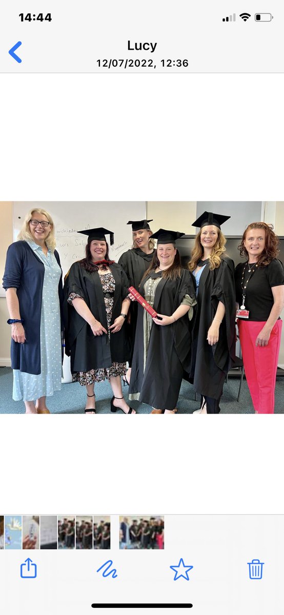 Erylrjones's tweet photo. Llongyfarchiadau mawr i griw y @cynllunsabothol @prifysgolbangor ar ddiwrnod graddio heddiw ac yn derbyn eu Diploma. Criw arbennig o athrawon.
Diolch am eich brwdfrydedd a braint oedd eich dysgu. #dysgucymraeg https://t.co/lVH1uNSwJz