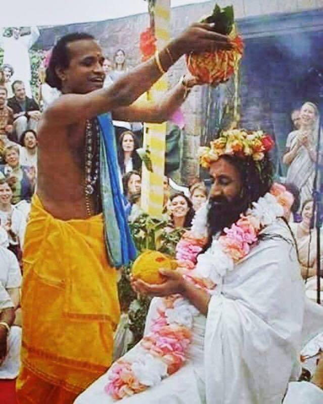 JGDSwamiji's tweet photo. Happy Guru Purnima🙏🙏☺️

Gurur Brahma Gurur Vishnu Gurur Devo Maheshwara Guru Sakshat Param Brahma Tasmai Shri Gurave Namah🌼🌸🙏 https://t.co/7JkBUG90lU